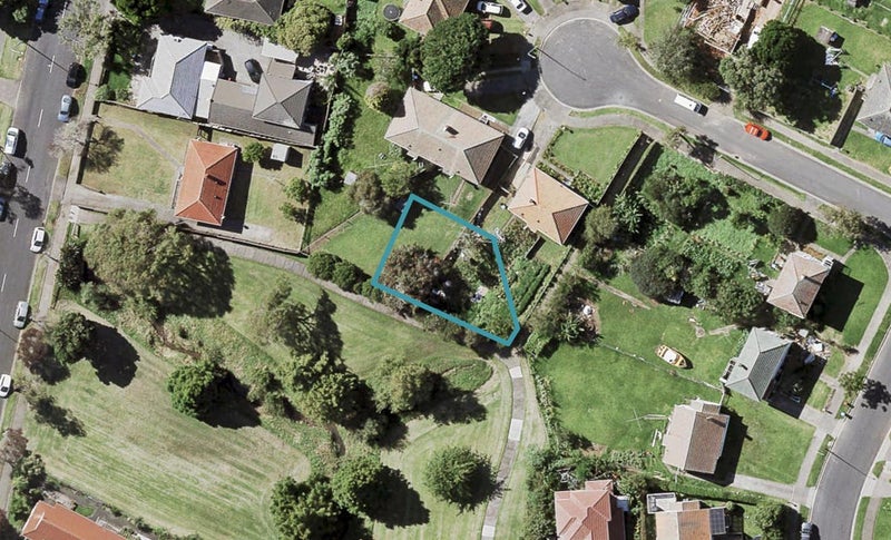 18 Harlow Crescent, Glen Innes, Auckland - Carousel 1