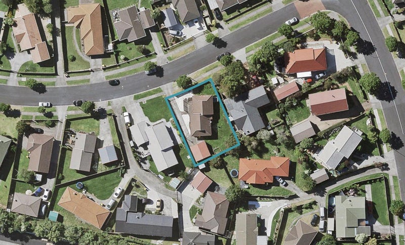 8 Heathridge Place, Burswood, Auckland - Carousel 1