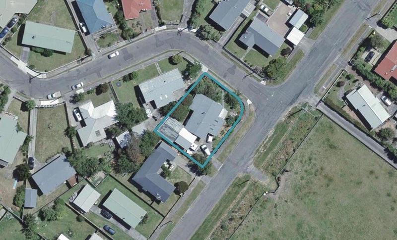 23 Hardie Grove, Featherston - Carousel 1