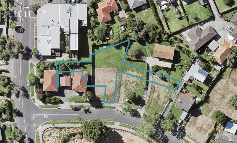 2/4 Overlea Road, Glen Innes, Auckland - Carousel 1