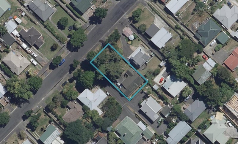 19A Huia Avenue, Forest Lake, Hamilton - Carousel 1