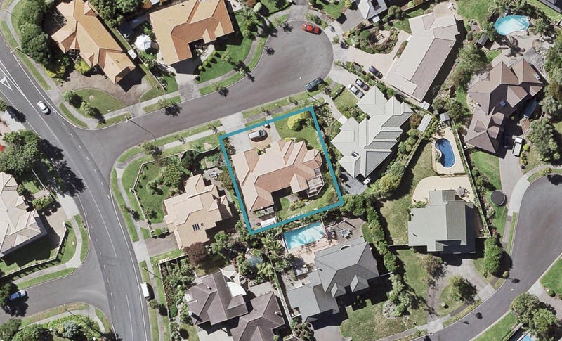 3 Delray Place, Shamrock Park, Auckland - Carousel 1