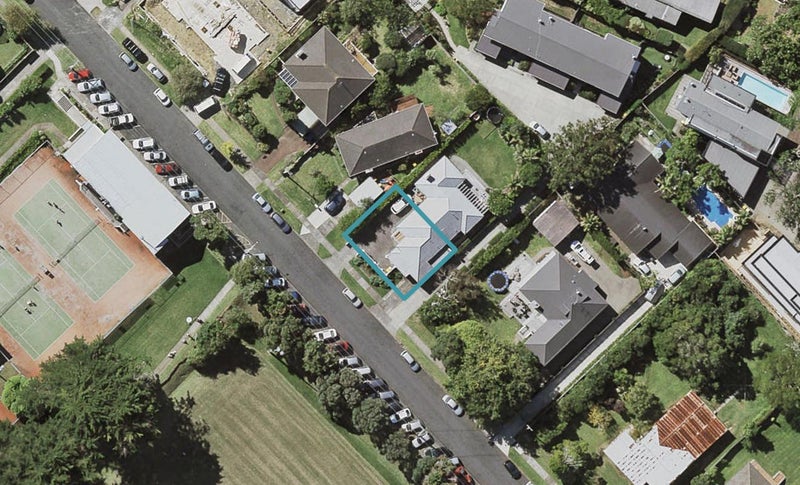 31A Lake Pupuke Drive, Takapuna, Auckland - Carousel 1