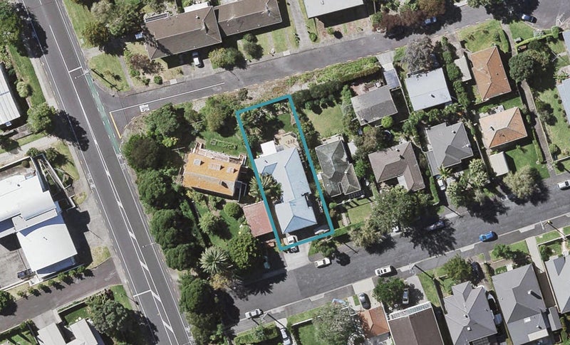 32 Empire Road, Devonport, Auckland - Carousel 1