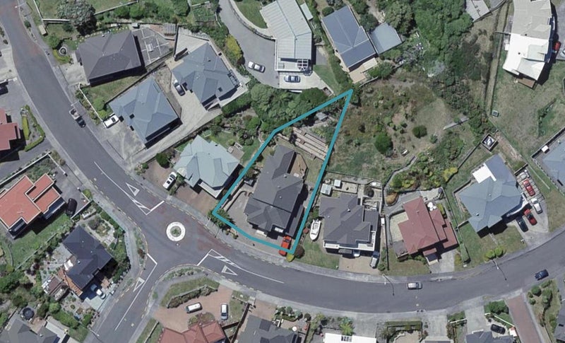 15 Dress Circle, Newlands, Wellington - Carousel 1