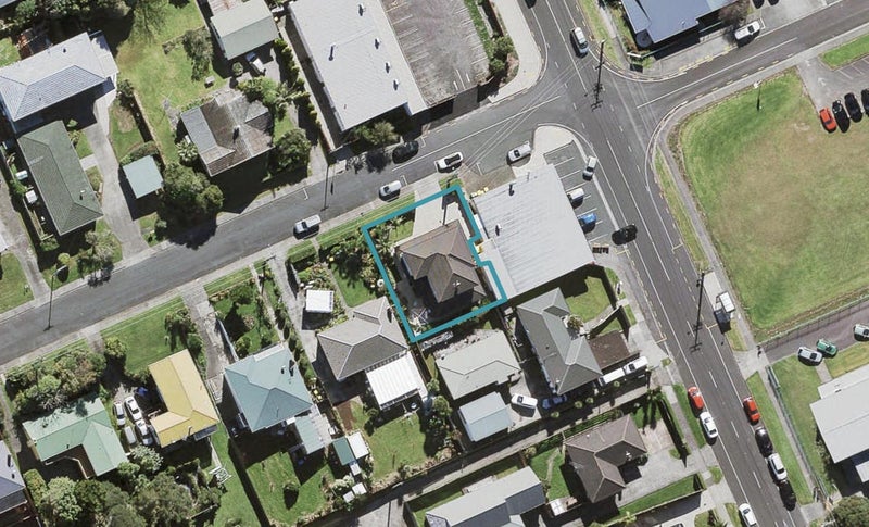 2A Sylvan Crescent, Te Atatu South, Auckland - Carousel 1
