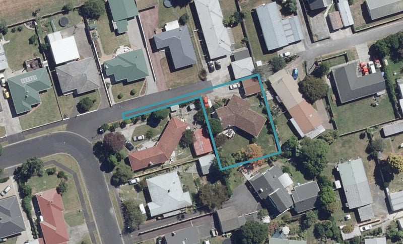 35 Scott Avenue, Hamilton East, Hamilton - Carousel 1