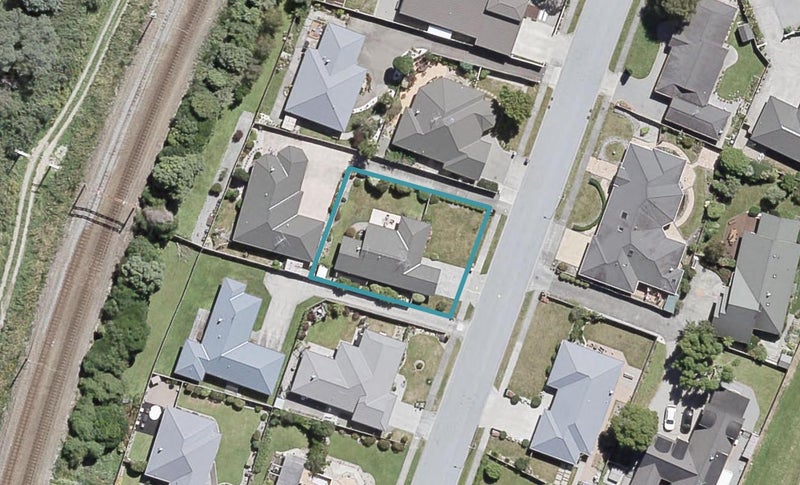 42 Mary Huse Grove, Manor Park, Lower Hutt - Carousel 1