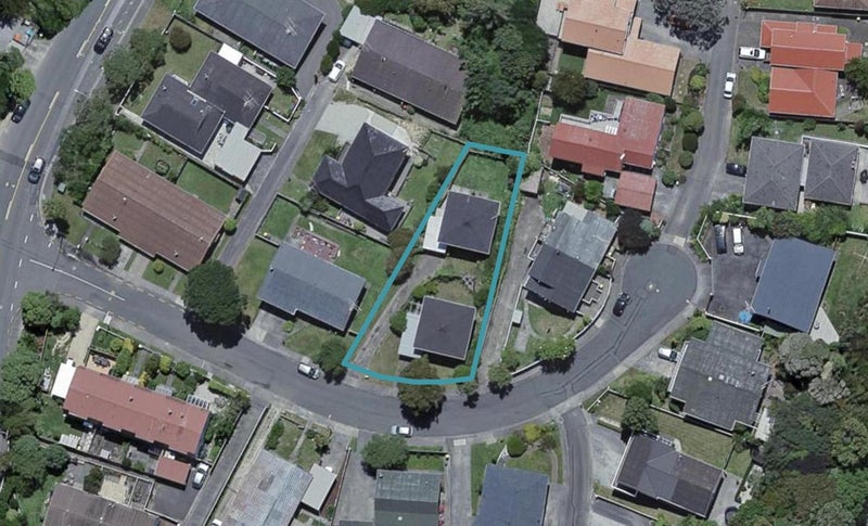 13B Burdendale Grove, Churton Park, Wellington - Carousel 1