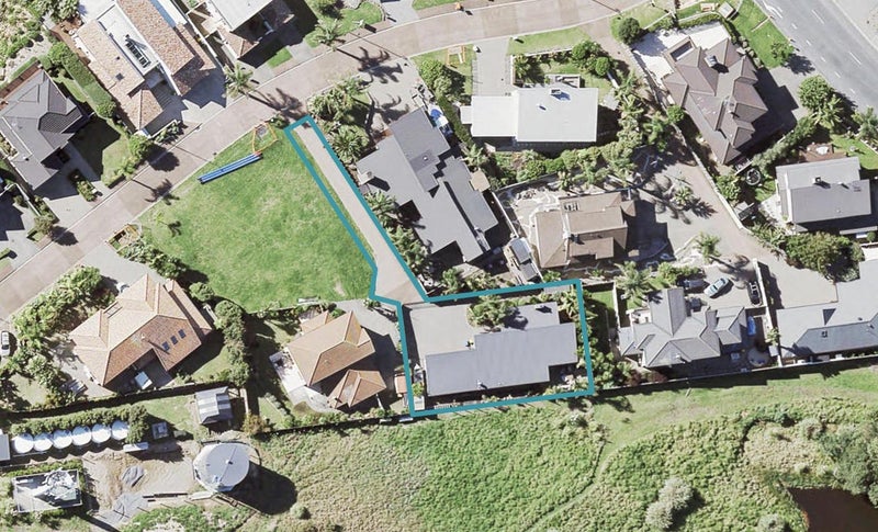 16 Tui Brae, Beachlands, Auckland - Carousel 1