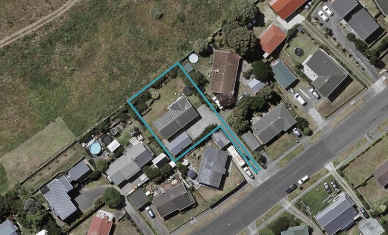 79 Queens Road, Waikanae Beach, Waikanae - Carousel 1