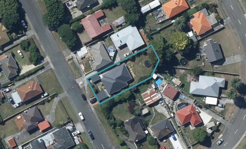 17 Mana Avenue, Titahi Bay, Porirua - Carousel 1
