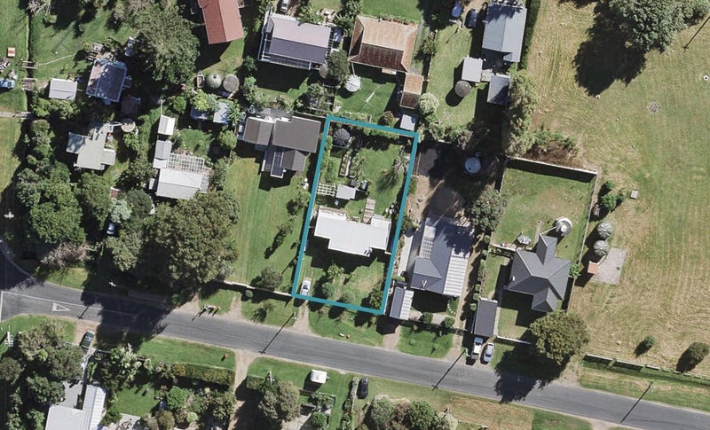 16 Rata Street, Oneroa, Waiheke Island - Carousel 1