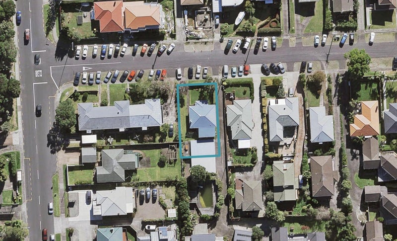 3 Waratah Street, Birkenhead, Auckland - Carousel 1
