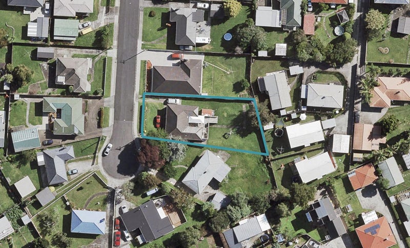 8 Bowen Street, Manurewa East, Auckland - Carousel 1