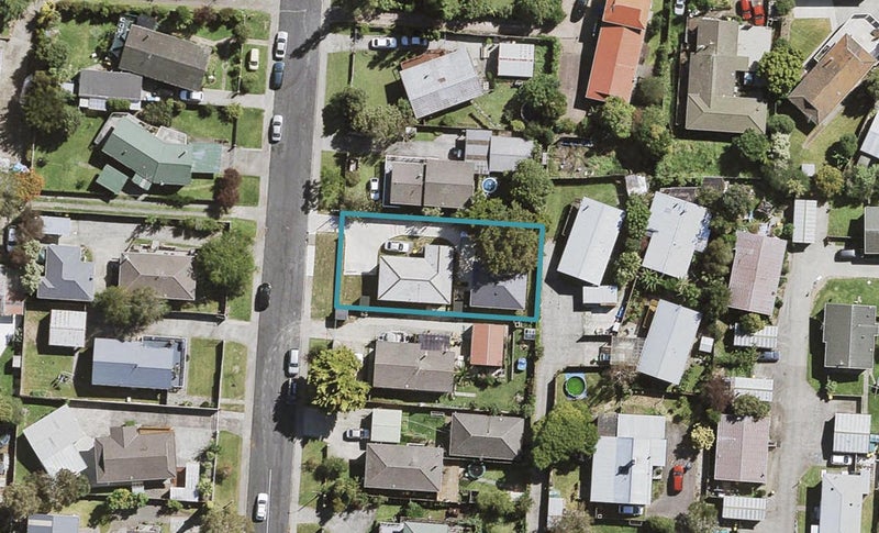 8 Scarlet Drive, Ranui, Auckland - Carousel 1