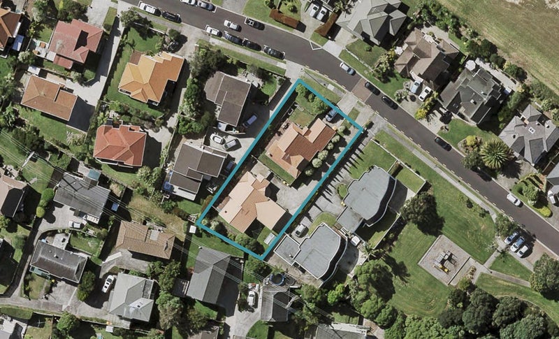 1/11 Highgrove Lane, Tōtara Vale, Auckland - Carousel 1