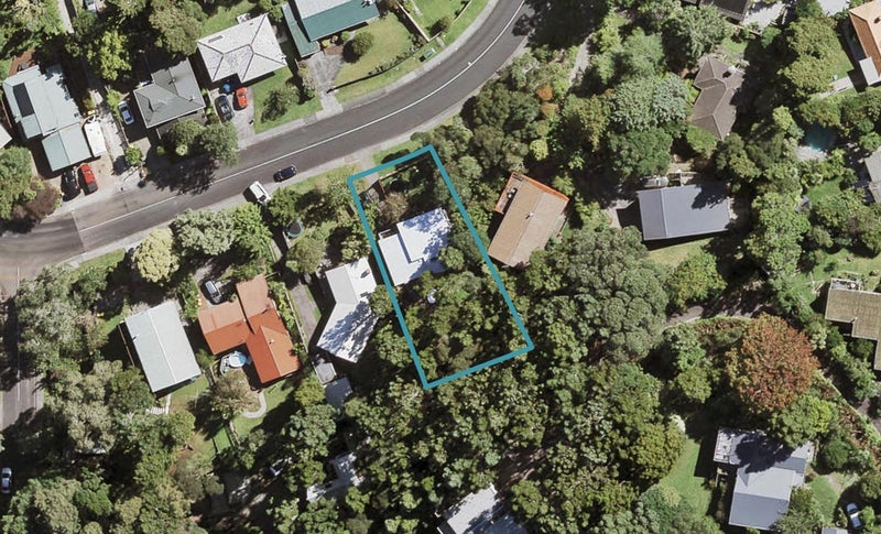 18 Daffodil Street, Titirangi, Auckland - Carousel 1