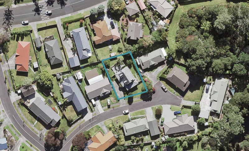 8 Wyatt Place, Glendene, Auckland - Carousel 1
