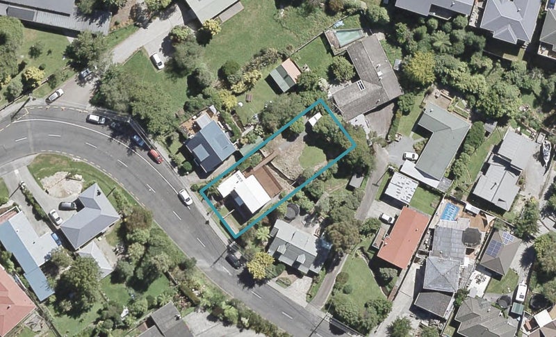 9 Forest Road, Pinehaven, Upper Hutt - Carousel 1