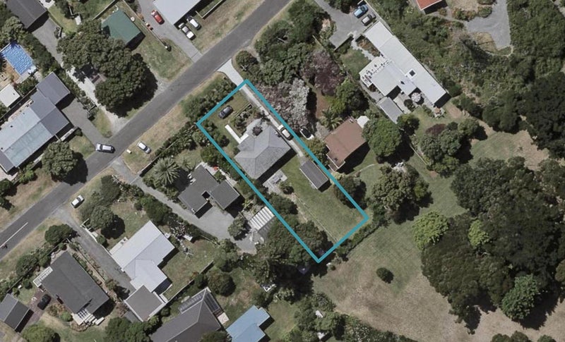 42 Ngapaki Street, Waikanae Beach, Waikanae - Carousel 1