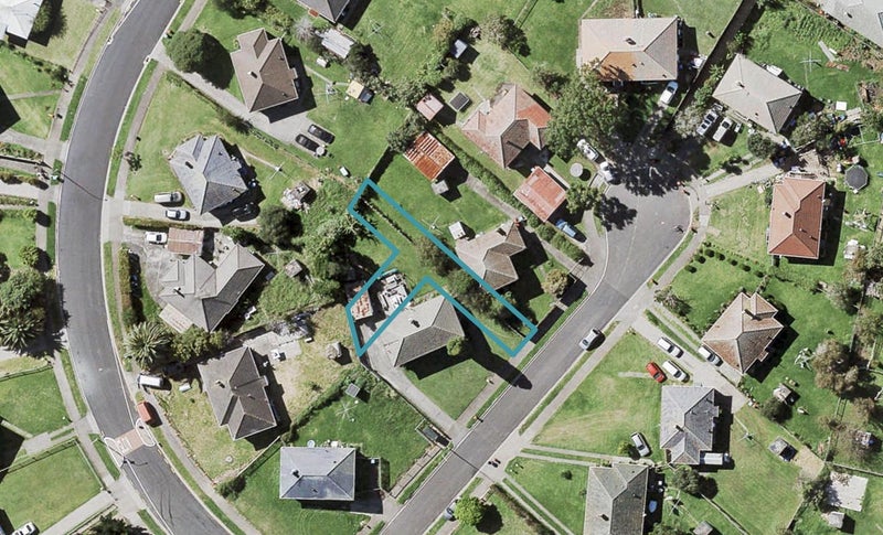 4/4 Delemere Place, Glen Innes, Auckland - Carousel 1