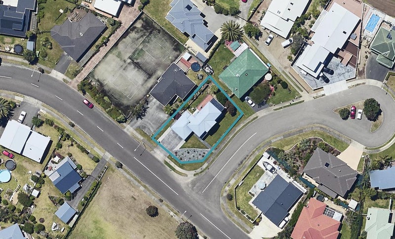 1 Commodores Close, Coastlands, Whakatane - Carousel 1