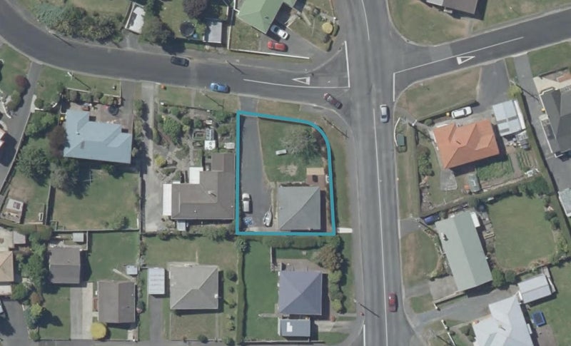 18 Abbotsford Road, Green Island, Dunedin - Carousel 1