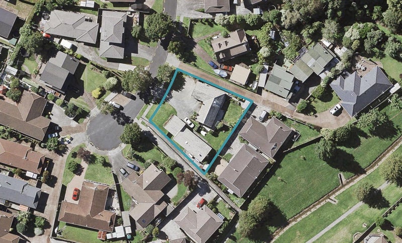 1/12 Kallaroo Place, Botany Downs, Auckland - Carousel 1