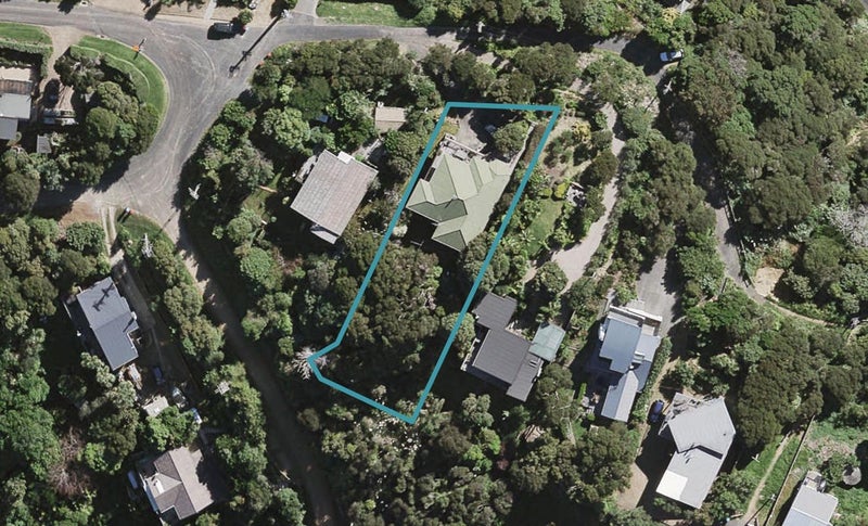 31 Tawa Street, Oneroa, Waiheke Island - Carousel 1