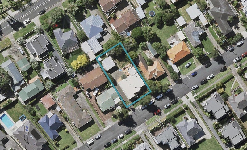 21 Lomond Street, Takapuna, Auckland - Carousel 1