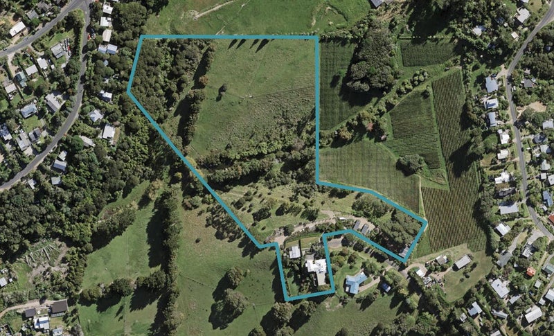 5B Gulf Place, Oneroa, Waiheke Island - Carousel 1