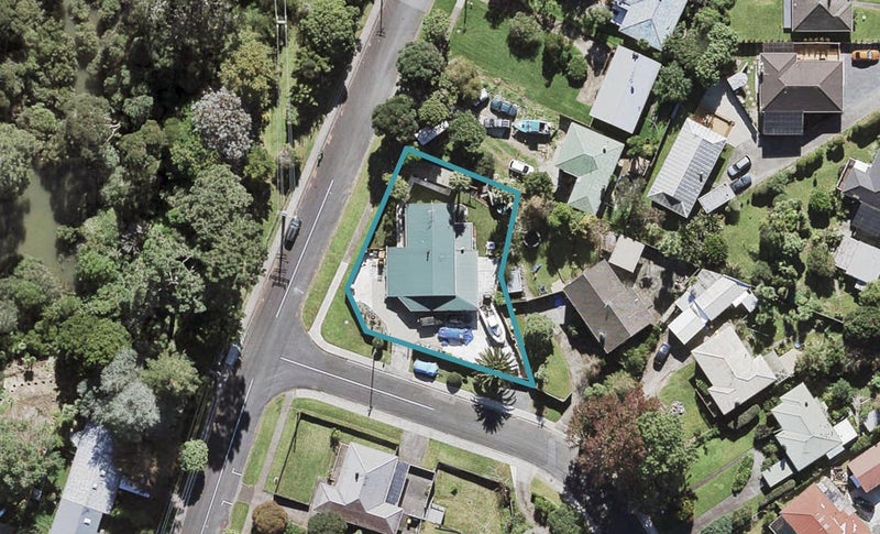 2 Rerewai Place, Kelston, Auckland - Carousel 1