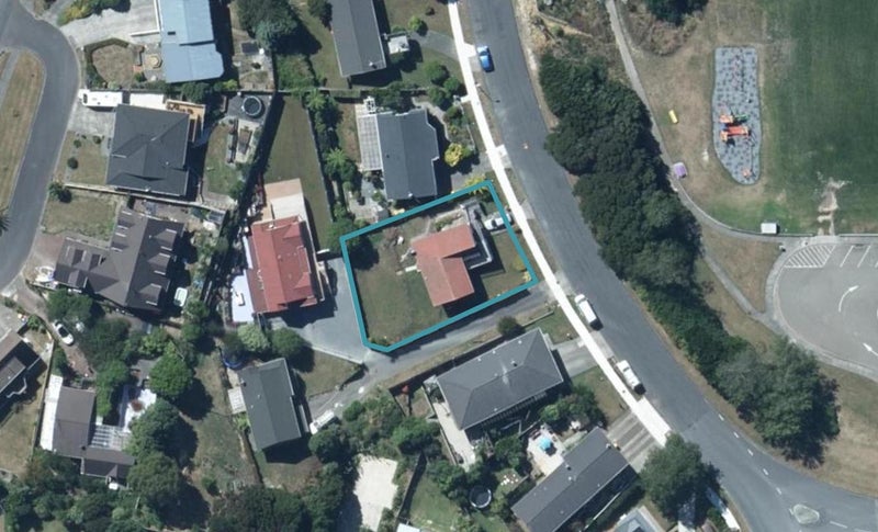 18 Albatross Close, Whitby, Porirua - Carousel 1