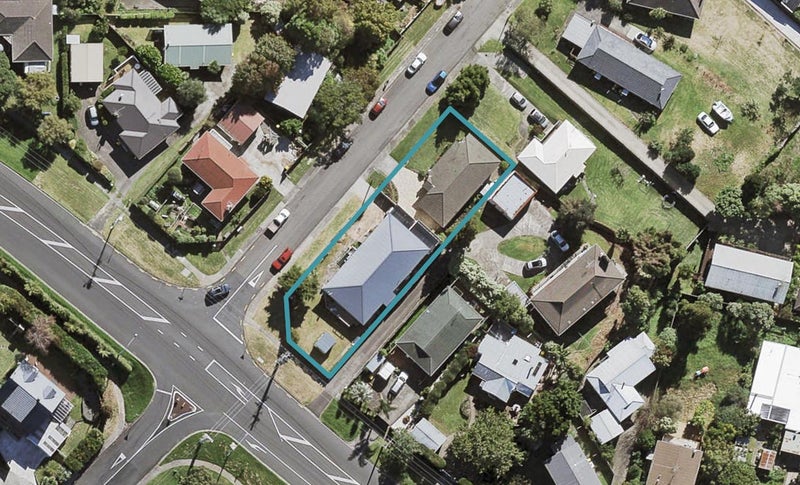 1/335 Wairau Road, Totara Vale, Auckland - Carousel 1