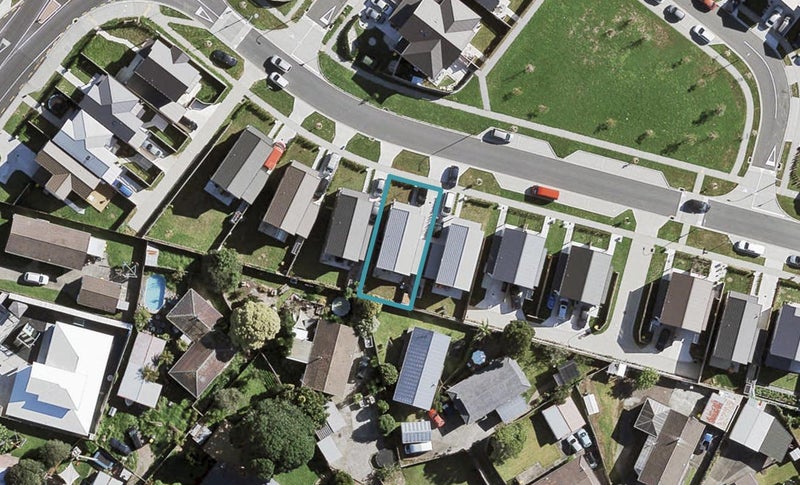 102 Kaimoana Street, Weymouth, Auckland - Carousel 1