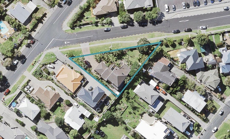 3 Masterton Road, Rothesay Bay, Auckland - Carousel 1
