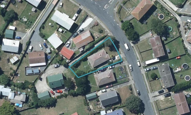 17 Loongana Street, Waitangirua, Porirua - Carousel 1