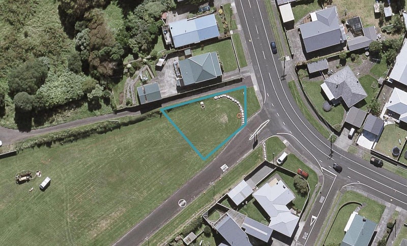 2 Manakohi Street, Spotswood, New Plymouth - Carousel 1