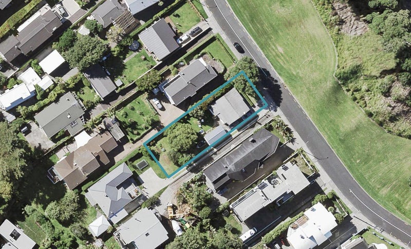 46 Marine Parade, Mellons Bay, Auckland - Carousel 1