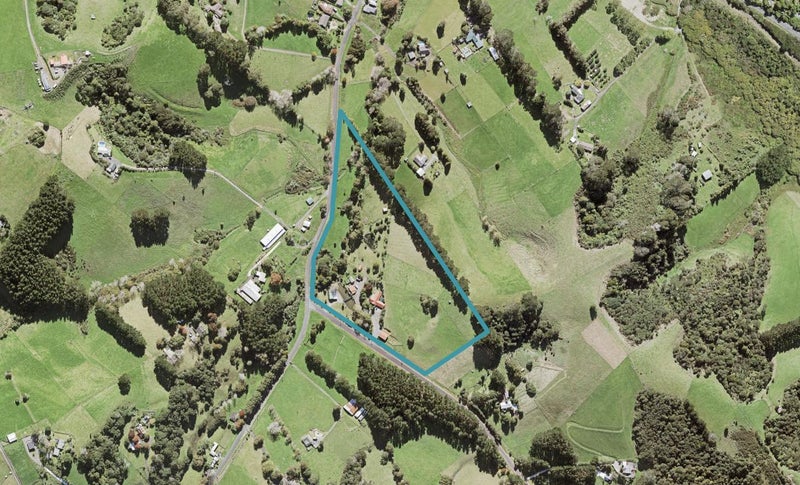 22 Anzac Valley Road, Waitākere, Auckland - Carousel 1
