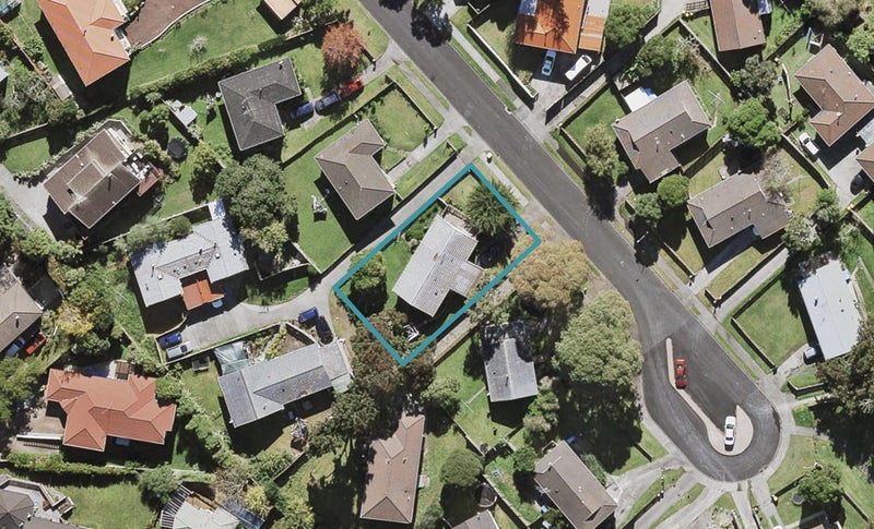 13 Backhurst Grove, Massey, Auckland - Carousel 1