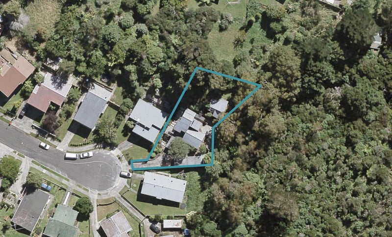 33 Edelweiss Grove, Timberlea, Upper Hutt - Carousel 1