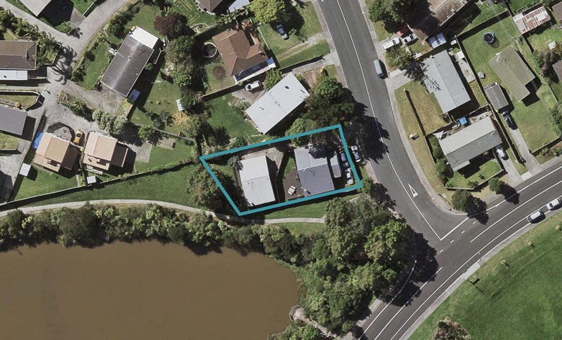 2/123 Athena Drive, Tōtara Vale, Auckland - Carousel 1