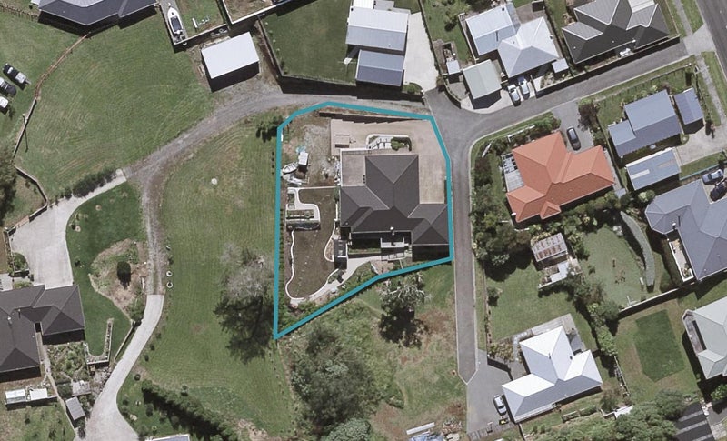 4 Watters Row, Glen Avon, New Plymouth - Carousel 1