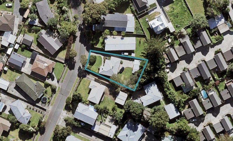 8 Waterton Place, Avondale, Auckland - Carousel 1