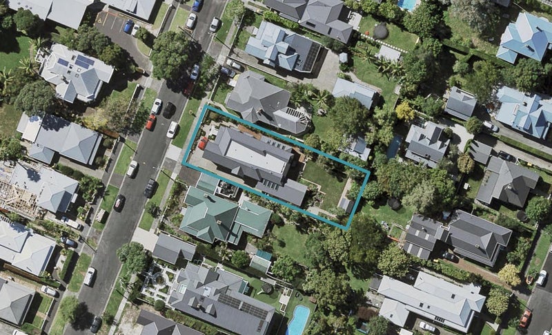 10 Russell Street, Stanley Point, Auckland - Carousel 1