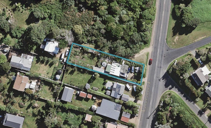 23 Surfdale Road, Surfdale, Waiheke Island - Carousel 1