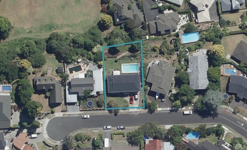 8 Grassy Downs Place, St Andrews, Hamilton - Carousel 1