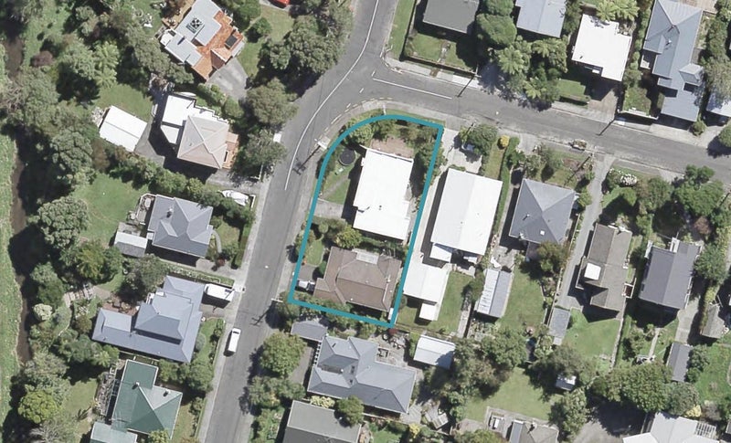 4 WOODVALE GR, FAIRFIELD, LOWER HUTT - Carousel 1
